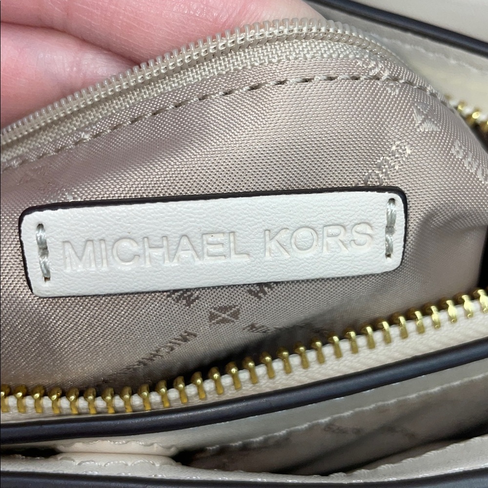 Michael Kors ‘Trisha’ Medium Triple Compartment Crossbody - Picture 12 of 13